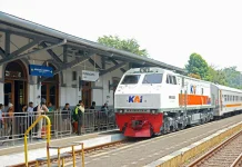 Jutaan Warga Gunakan KA Lokal Bandung Raya dan Garut