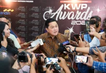 Menpora Erick Thohir Raih Penghargaan Diplomasi Olahraga KWP Awards