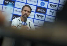 Persija Diunggulkan, Mauricio Tetap Waspadai PSBS