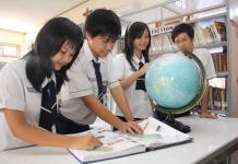 Tekan Cyber Bullying, Sekolah di Bekasi Dukung Pembatasan Sosmed pada Anak