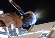 Stasiun ISS Lintasi Orbit yang Lebih Tinggi saat Awak Melakukan Eksperimen Ilmiah