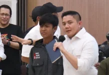 Tinjau Sekolah Rakyat di Pejompongan, Siswa Menangis Dipeluk Seskab Teddy