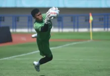 Fitrah Maulana Muncul  Harapan Baru di Bawah Mistar Persib