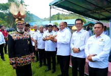 Libatkan Ondoafi, Gubernur Fakhiri Dorong Depapre Jadi Pusat Perikanan di Papua