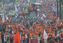 May Day 2026, Buruh Suarakan 11 Tuntutan di Silang Monas