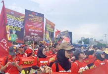 Ribuan Buruh Padati Gedung Parlemen saat Aksi May Day 2026