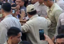 Presiden Prabowo Tembus Barikade Paspampres, Sapa Buruh di Monas