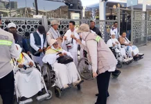 Petugas Haji Bantu Jemaah Sakit Ibadah di Masjid Nabawi