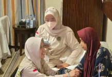 Tangis Nenek Malka Pecah saat Dilayani Petugas Haji