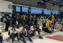 Penumpang KRL Terjebak 1,5 Jam di Jurangmangu Tangsel
