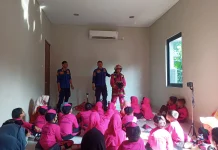 Perkenalkan Mitigasi Bencana, Siswa TK Ikuti Pembelajaran di Damkar