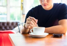 Dampak Konsumsi Kafein Berlebihan Bagi Tubuh