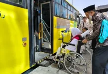 Bus Hidrolik Antar 47 Jemaah Lansia Umrah Wajib