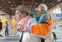 "Saya Tidak Tahu", Kisah Wartawan Gendong Jemaah Haji Tertua Usia 103 Tahun
