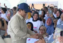 Presiden Prabowo Sapa Warga Kampung Nelayan Leato Selatan, Gorontalo