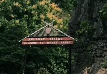 Aktivitas Tambang Bayangi Pesona Wisata Karst Indonesia