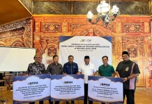 BPKH Bersama BAZNAS Salurkan Bantuan Kepada 11 Pesantren di Jawa Timur