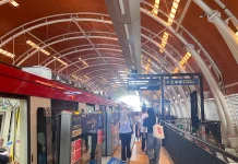 LRT Jabodebek Ramai Penumpang saat Libur Panjang Kenaikan Yesus Kristus