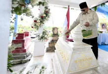 Presiden Berziarah ke Makam Marsinah, Pejuang Hak-hak Buruh