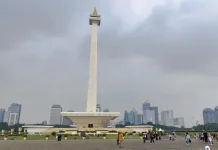 Libur Panjang Kenaikan Yesus Kristus, Pengunjung Berbagai Daerah Kunjungi Monas