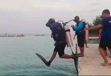 Liburan di Kepulauan Seribu Diwarnai Aksi Polisi Ambil HP Jatuh ke Laut
