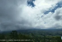Gunung Semeru Erupsi Dua Kali Senin Sore