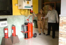 Alumni SMAN 112 Jakarta Donasikan 30 APAR Grande dan Renovasi Masjid