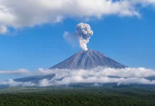 Gunung Semeru Erupsi Tiga Kali, Letusan Capai Satu Kilometer