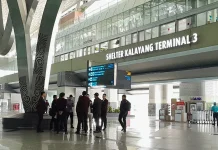 Sejumlah Pegawai Kemlu Tiba di Terminal 3 Soetta Jelang Kepulangan Sembilan WNI