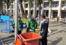 Di Balik Lautan Jemaah Iduladha, Sapu Petugas Istiqlal Terus Bergerak