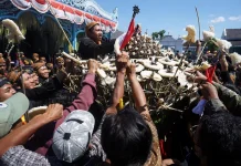 Antusiasme Lintas Generasi dalam Tradisi Grebeg Besar Keraton Surakarta