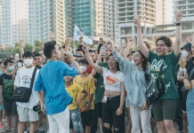 Bukan Sekadar Penggemar, Kenali Apa Itu 'Fandom' di Industri Hiburan