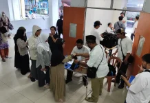 Warga Rusunawa KS Tubun Antusias Terima Daging Kurban Kementerian PKP