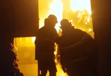 Gudang Kayu dan Pabrik Sosis Tangerang Terbakar