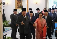 Momen Presiden Prabowo Gandeng Tangan Megawati usai Upacara Harlah Pancasila