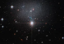 Hubble Temukan ESO 490-017, Galaksi Redup yang Tak Beraturan