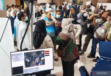 Sebanyak 378 Jemaah Haji Kloter Pertama Tiba di Surabaya