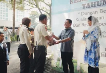Kemendag Bagikan 3.669 Paket Daging Kurban untuk Pegawai Penerima Manfaat