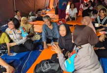 Polwan Jaga Jakarta Salurkan Bantuan Trauma Healing Korban Kebakaran Pasar Jiung