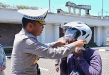 Pengendara Motor Wajib Tahu! Tak Pakai Helm SNI Terancam Sanksi Ini