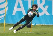 Guillermo Ochoa Samai Rekor Messi dan Ronaldo di Piala Dunia