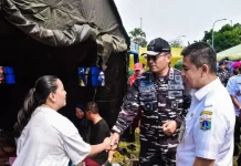 TNI AL Salurkan Bantuan dan Dirikan Posko Kesehatan di Kemayoran