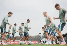 Bukan Hanya Lawan, Swiss juga  Hadapi Ancaman Ular saat Latihan
