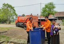BPBD Bekasi Kirim 10 Ribu Liter Air Bersih ke Desa Nagasari akibat Kekeringan