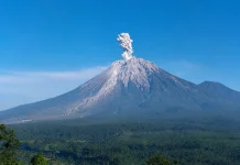 Gunung Semeru Erupsi Enam Kali, Letusan Capai 1.000 Meter