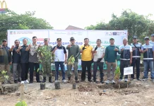 Jaga Kelestarian Lingkungan, DLH Kabupaten Bekasi Tanam Ratusan Pohon