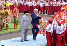 Momen Hangat Presiden Prabowo Ajak Presiden Steinmeier Sapa Pelajar di Istana