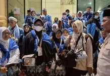 Penjual Sayur Asal Kebumen Menangis Haru usai Berhaji