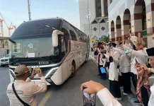 Suasana Haru Mewarnai Kepulangan Jemaah Haji Gelombang Kedua