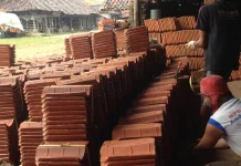 Tekad Perajin Genteng di Majalengka agar Dapat Bersaing di Global